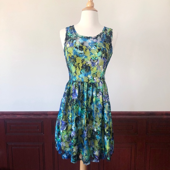 Wallflower • Jenna Ushkowitz Collection Lace Dress - Picture 2 of 8